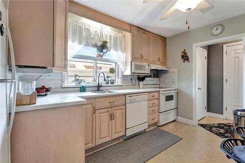 31 Wildewood Avenue, Hamilton, ON - Indoor Photo Showing Kitchen