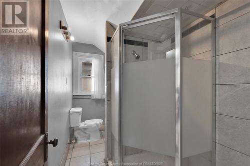 728-730 Marentette Avenue, Windsor, ON - Indoor Photo Showing Bathroom