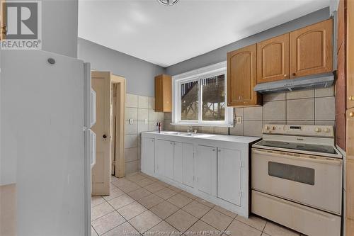 728-730 Marentette Avenue, Windsor, ON - Indoor Photo Showing Kitchen