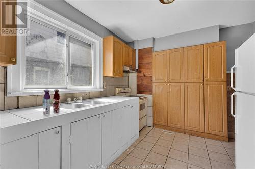 728-730 Marentette Avenue, Windsor, ON - Indoor Photo Showing Kitchen With Double Sink