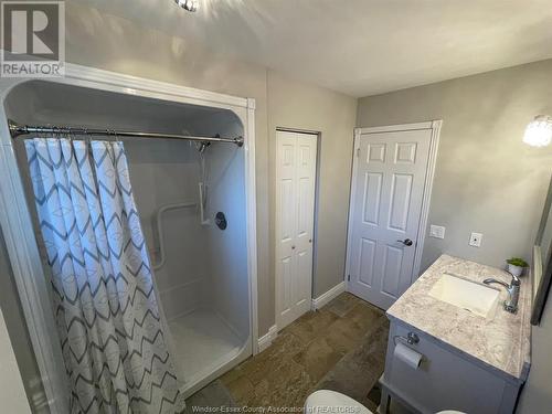 836 Lawndale, Kingsville, ON - Indoor Photo Showing Bathroom
