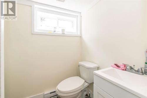 8 Whiteway Place, St. John'S, NL - Indoor Photo Showing Bathroom