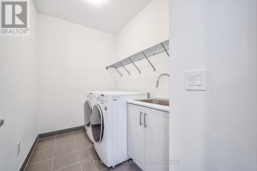41 Hercules Club Dr, Richmond Hill, ON - Indoor Photo Showing Laundry Room