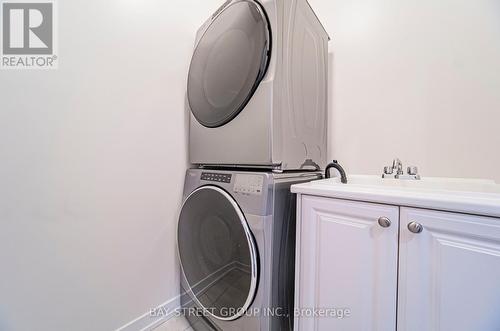 81 Boiton St, Richmond Hill, ON - Indoor Photo Showing Laundry Room