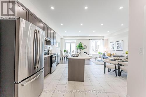 81 Boiton Street, Richmond Hill, ON - Indoor Photo Showing Kitchen With Upgraded Kitchen