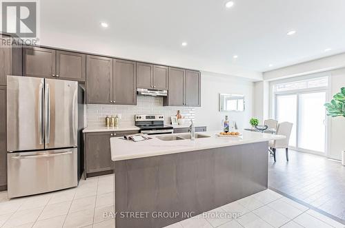 81 Boiton Street, Richmond Hill, ON - Indoor Photo Showing Kitchen With Double Sink With Upgraded Kitchen