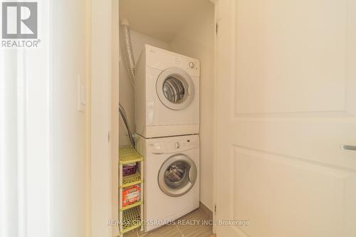 #1609 -75 North Park Rd, Vaughan, ON - Indoor Photo Showing Laundry Room