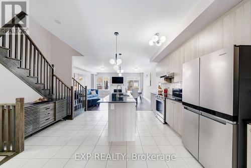 2075 Dale Rd, Innisfil, ON - Indoor Photo Showing Kitchen