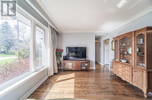 31 Alanadale Avenue, Markham, ON - Indoor Photo Showing Living Room