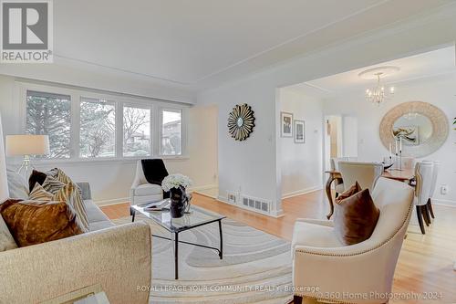106 Lawnside Dr, Toronto, ON - Indoor Photo Showing Living Room