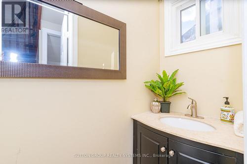 164 Macedonia Crescent, Mississauga, ON - Indoor Photo Showing Bathroom