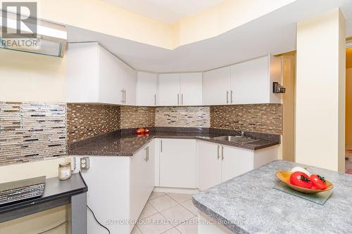 164 Macedonia Cres, Mississauga, ON - Indoor Photo Showing Kitchen