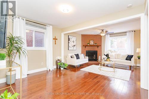 164 Macedonia Cres, Mississauga, ON - Indoor Photo Showing Living Room With Fireplace