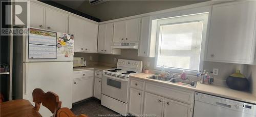 33 Appleton St, Dieppe, NB - Indoor Photo Showing Kitchen With Double Sink