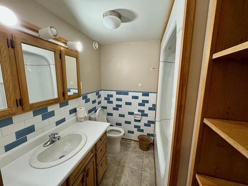 8 Park Crescent, Dryden, ON - Indoor Photo Showing Bathroom