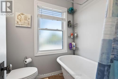 121 Third St, Clarington, ON - Indoor Photo Showing Bathroom