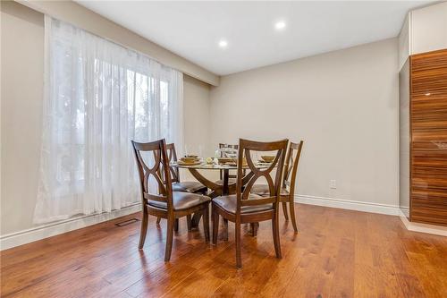 2360 Wyandotte Drive, Oakville, ON - Indoor Photo Showing Dining Room