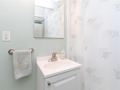 2623 Millstream Rd, Langford, BC - Indoor Photo Showing Bathroom