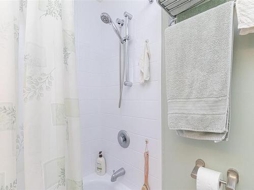 2623 Millstream Rd, Langford, BC - Indoor Photo Showing Bathroom
