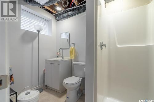 402 Victoria Avenue, Regina, SK - Indoor Photo Showing Bathroom