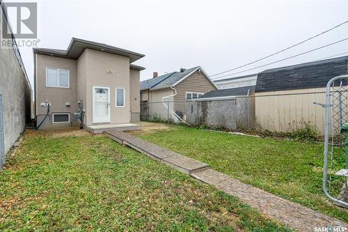 402 Victoria Avenue, Regina, SK - Outdoor