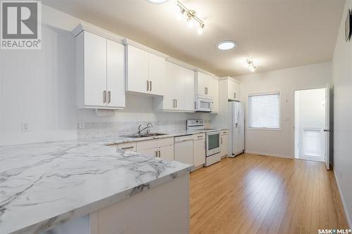 402 Victoria Avenue, Regina, SK - Indoor Photo Showing Kitchen With Double Sink