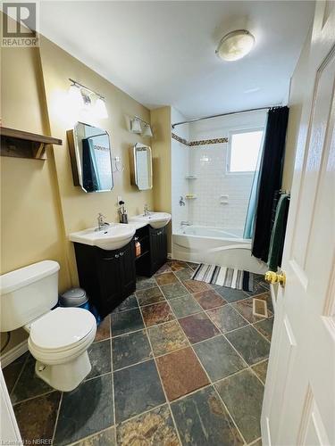 345 Aubrey Street, North Bay, ON - Indoor Photo Showing Bathroom