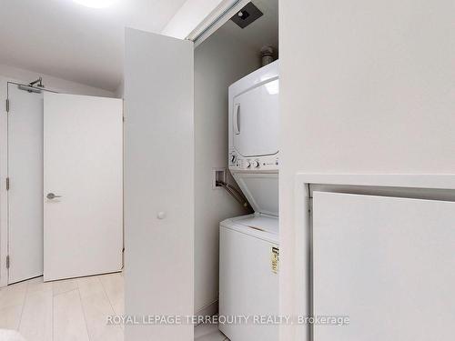 901-51 East Liberty St, Toronto, ON - Indoor Photo Showing Laundry Room
