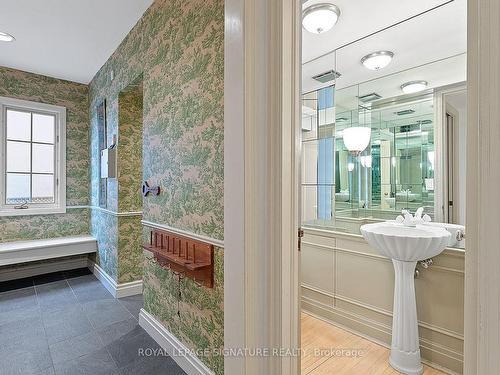 56 Mason Blvd, Toronto, ON - Indoor Photo Showing Bathroom