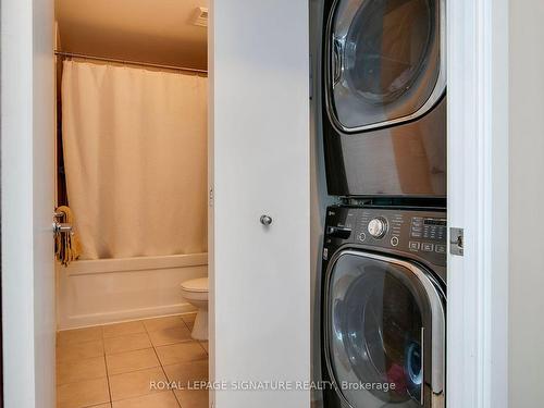 3506-10 Navy Wharf Crt, Toronto, ON - Indoor Photo Showing Laundry Room