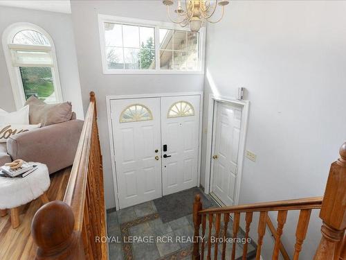 6 Kingsgate Cres, East Gwillimbury, ON - Indoor Photo Showing Other Room