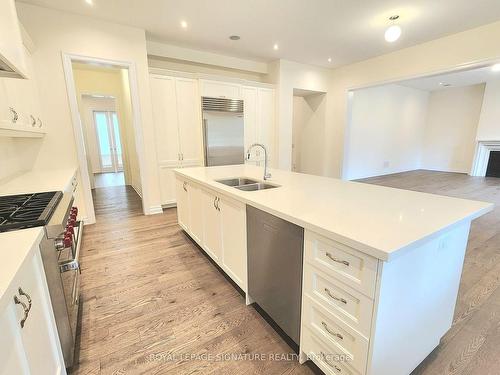 57 Casavant Crt, Vaughan, ON - Indoor Photo Showing Kitchen With Double Sink With Upgraded Kitchen