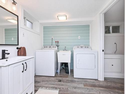 15 Robertson Dr, Guelph, ON - Indoor Photo Showing Laundry Room