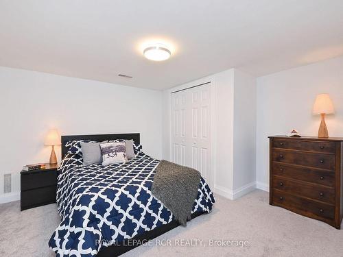 15 Robertson Dr, Guelph, ON - Indoor Photo Showing Bedroom