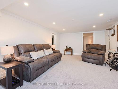 15 Robertson Dr, Guelph, ON - Indoor Photo Showing Living Room