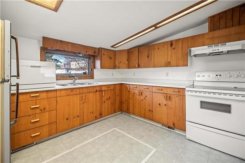 546 Riverton Avenue, Winnipeg, MB - Indoor Photo Showing Kitchen With Double Sink