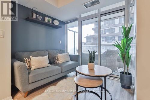 #416 -65 East Liberty St, Toronto, ON - Indoor Photo Showing Living Room