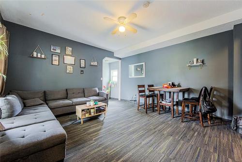 116 Lock Street W, Dunnville, ON - Indoor Photo Showing Living Room