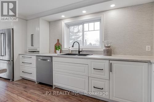 342 Dodge Dr, Tay, ON - Indoor Photo Showing Kitchen With Double Sink With Upgraded Kitchen