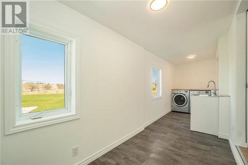 282 Leach'S Road, Perth, ON - Indoor Photo Showing Laundry Room