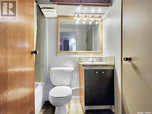 131 M Avenue S, Saskatoon, SK - Indoor Photo Showing Bathroom