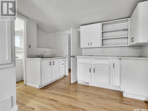 131 M Avenue S, Saskatoon, SK - Indoor Photo Showing Kitchen