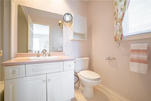 1095 Deborah Street, Fonthill, ON - Indoor Photo Showing Bathroom