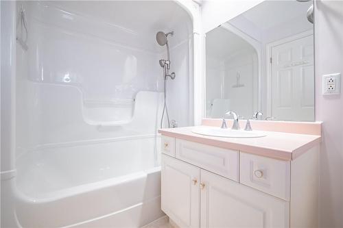1095 Deborah Street, Fonthill, ON - Indoor Photo Showing Bathroom