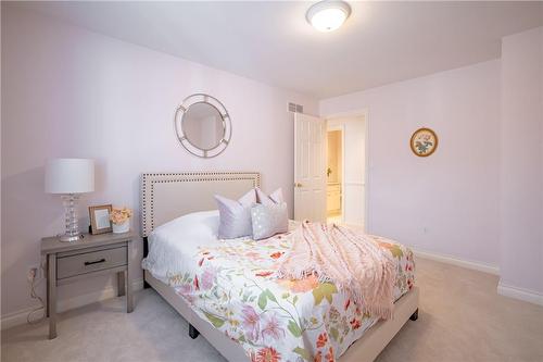 1095 Deborah Street, Fonthill, ON - Indoor Photo Showing Bedroom
