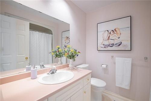 4 piece bathroom. - 1095 Deborah Street, Fonthill, ON - Indoor Photo Showing Bathroom