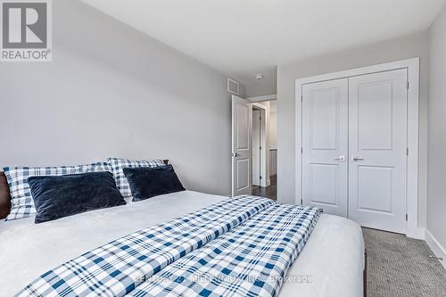 214 Courtland St, Blue Mountains, ON - Indoor Photo Showing Bedroom