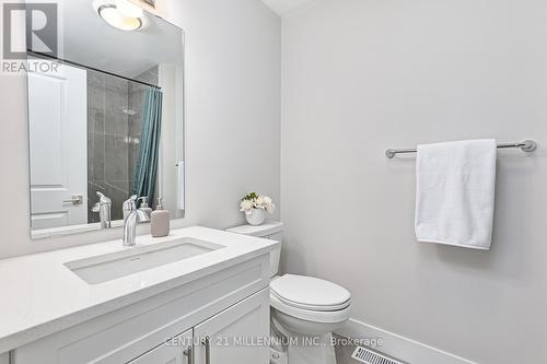 214 Courtland Street, Blue Mountains, ON - Indoor Photo Showing Bathroom