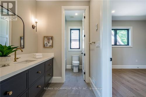 9 Parker Ave, Hamilton, ON - Indoor Photo Showing Bathroom