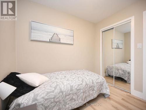 #139 -400 Mississauga Valley Blvd, Mississauga, ON - Indoor Photo Showing Bedroom